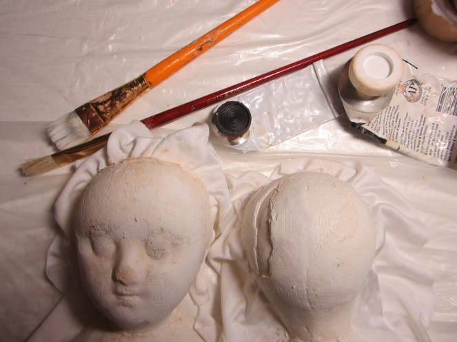 I've just taken the two halves of this head out of my newest mold, taken from Ismay, the antique Izannah Wallker doll I bought at the UFDC convention!