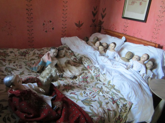 The dolls were very lazy and slept in this morning.