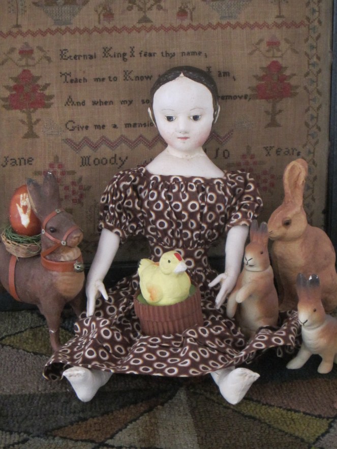 What sweet treats are hiding under the chicks nest?