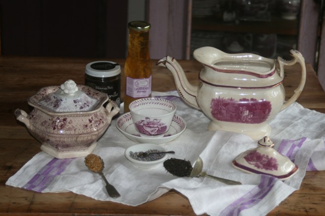 A large scoop of Earl Grey tea, lavender flowers and a pinch of ground vanilla beans... total bliss!