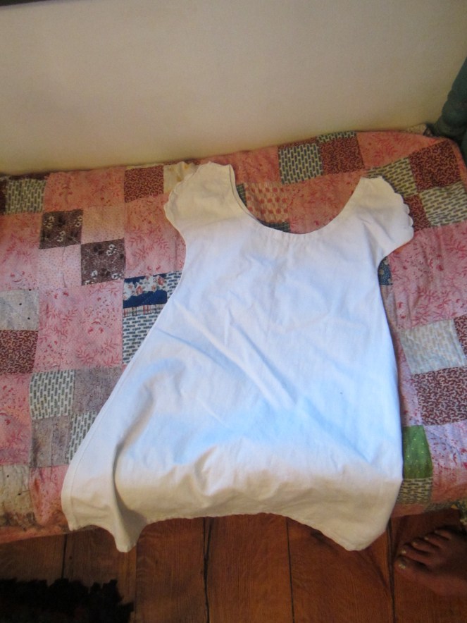 Fancy scallops on the sleeves <3